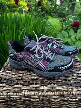 Asics Gel-Venture 4 Women's Running Shoes Black Pink like new